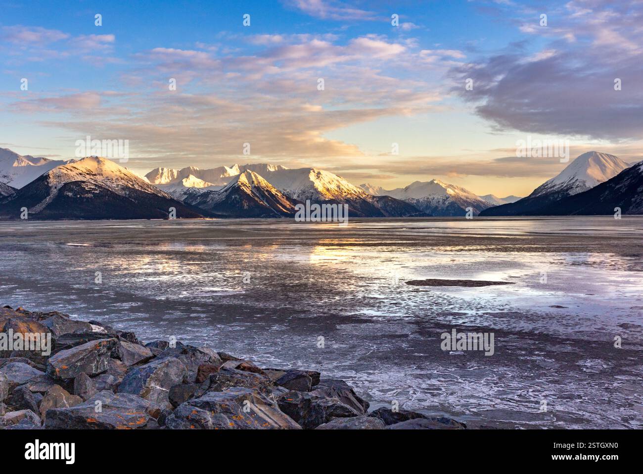 Sunset in mountains sun sets hi-res stock photography and images - Alamy