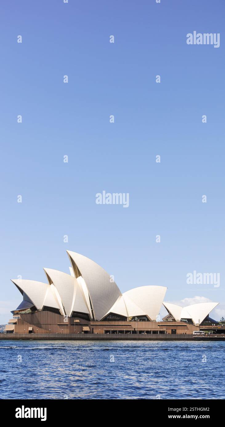 Vertical shot of the iconic Sydney Opera House i Stock Photo - Alamy