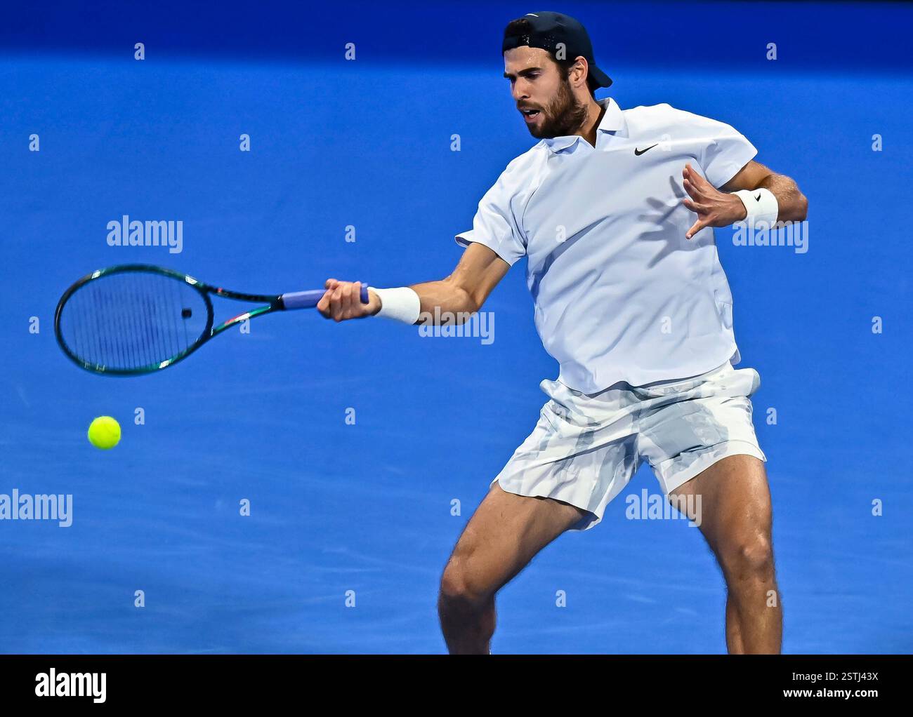 (250219) DOHA, Feb. 19, 2025 (Xinhua) Karen Khachanov hits a