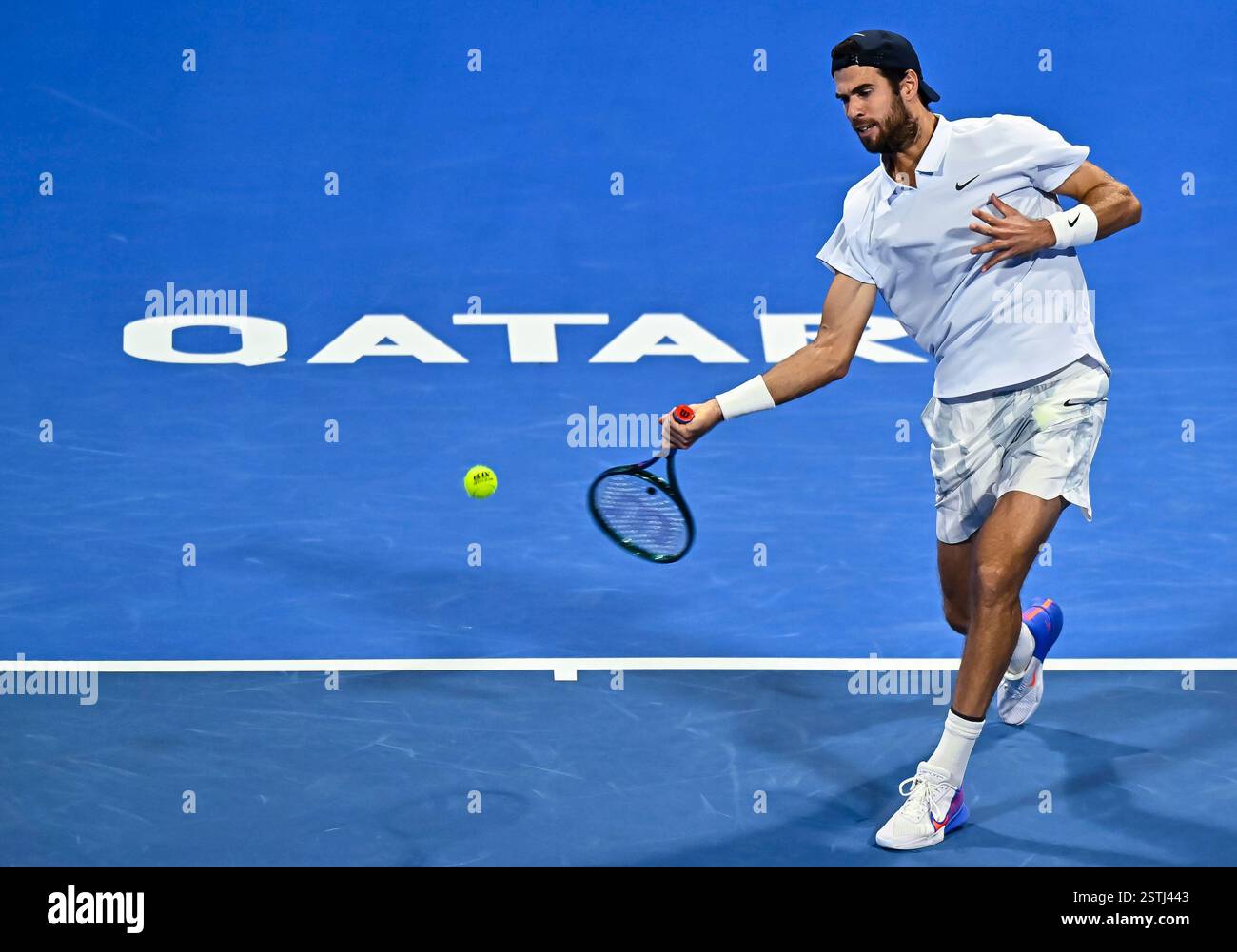 (250219) DOHA, Feb. 19, 2025 (Xinhua) Karen Khachanov hits a