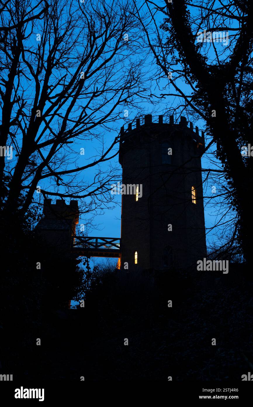 The Castle Inn at dusk in winter. Edgehill, Warwickshire, England Stock Photo