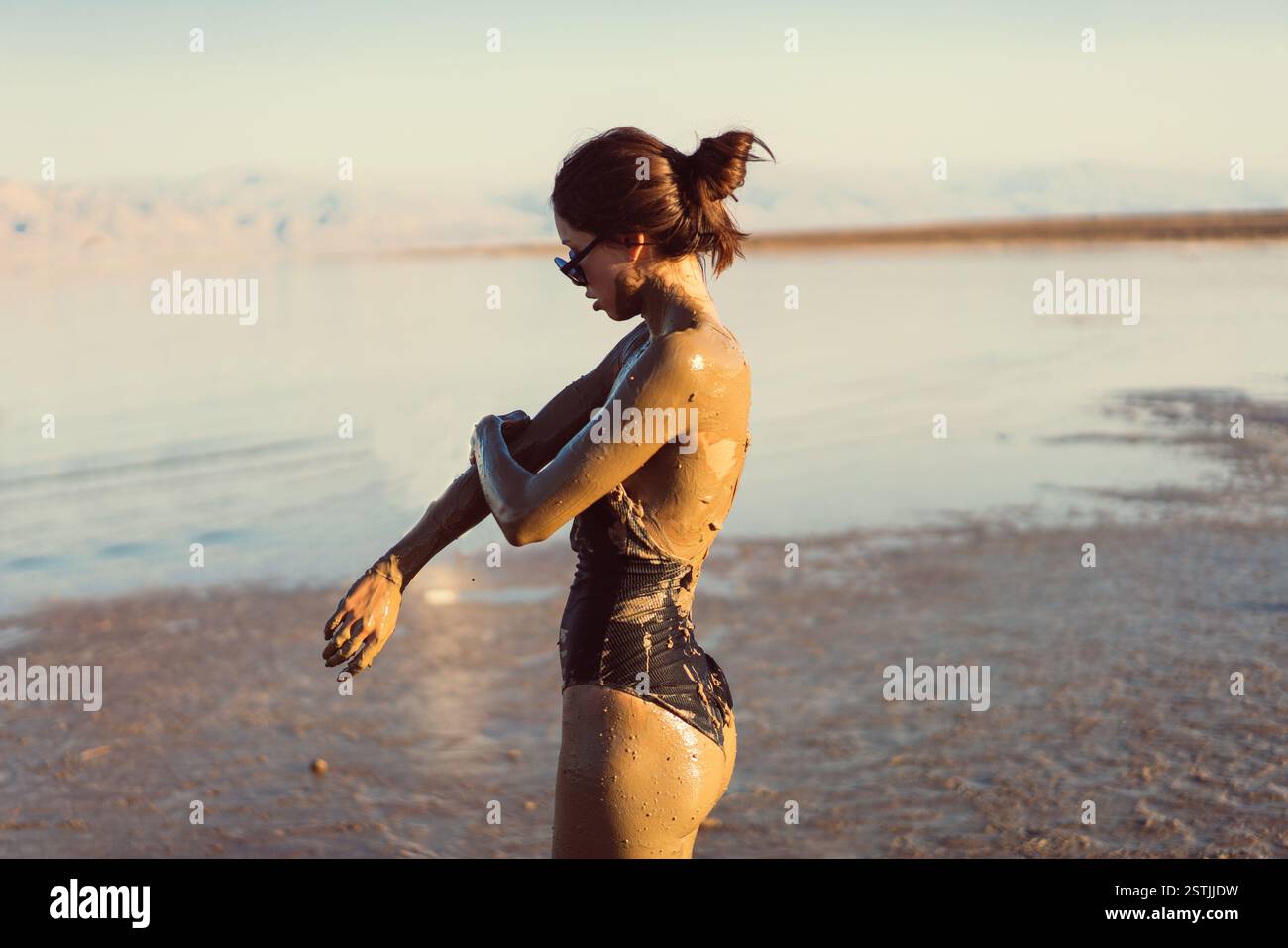 Dead sea mud woman hi-res stock photography and images - Alamy
