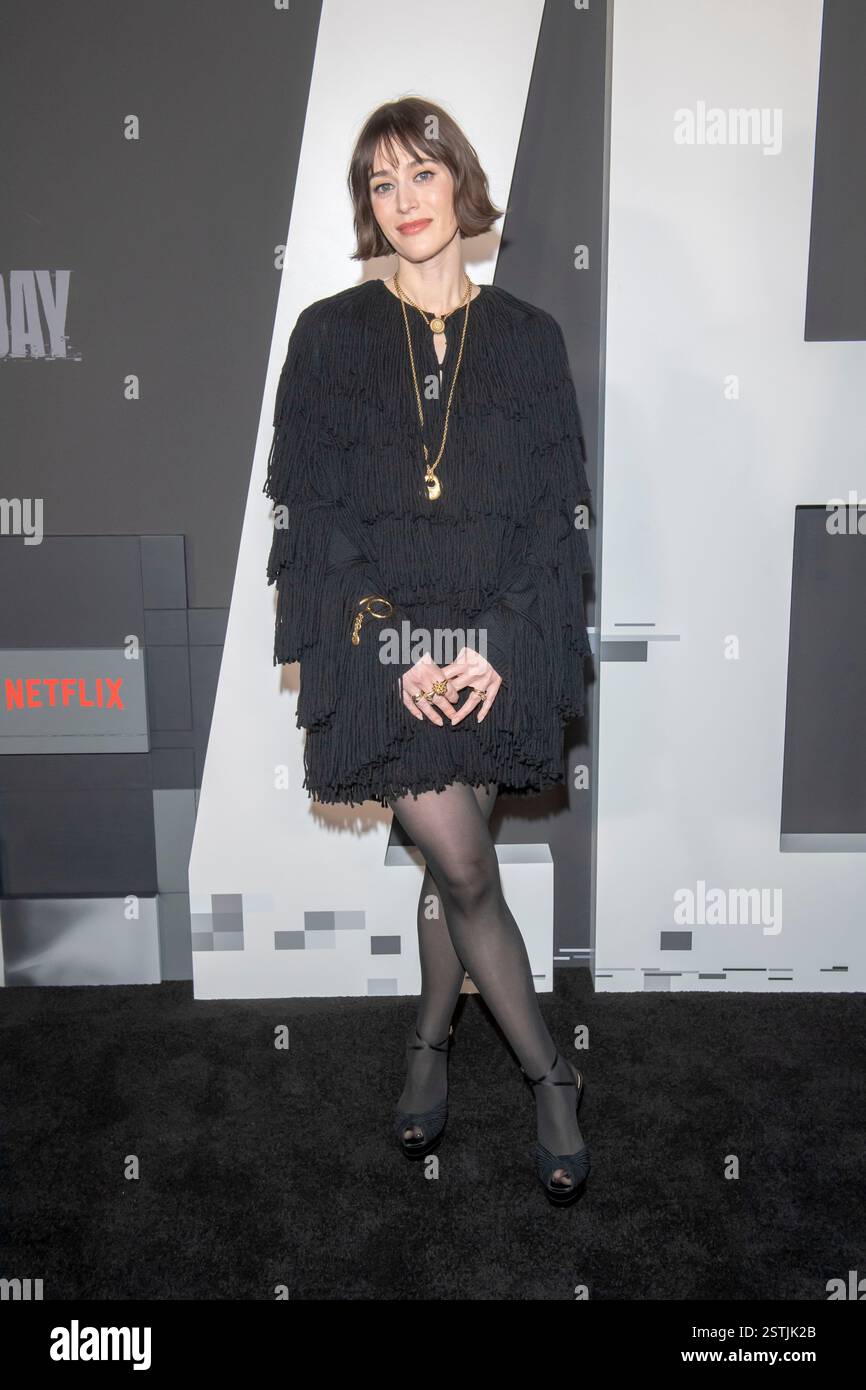 New York United States 18th Feb 2025 Lizzy Caplan Attends Netflix S New York United States 18th Feb 2025 Lizzy Caplan Attends Netflixs Zero Day World Premiere At The Plaza Hotel Credit Sopa Images Live News 2STJK2B