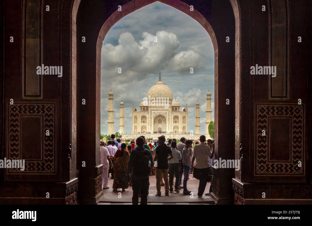 Taj Mahal from inside the main gateway, Agra, India Stock Photo