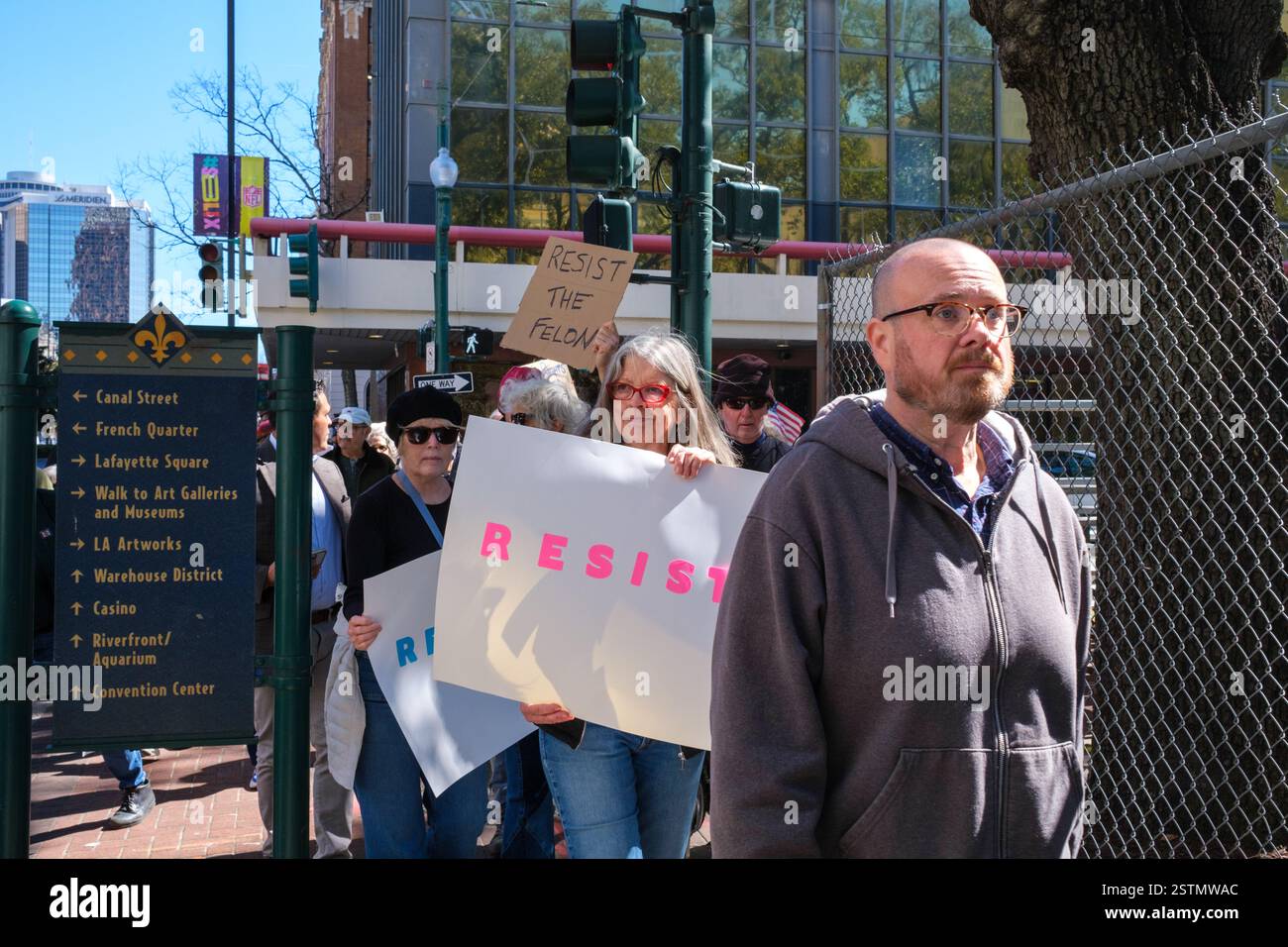 Resist the felon sign hi-res stock photography and images - Alamy