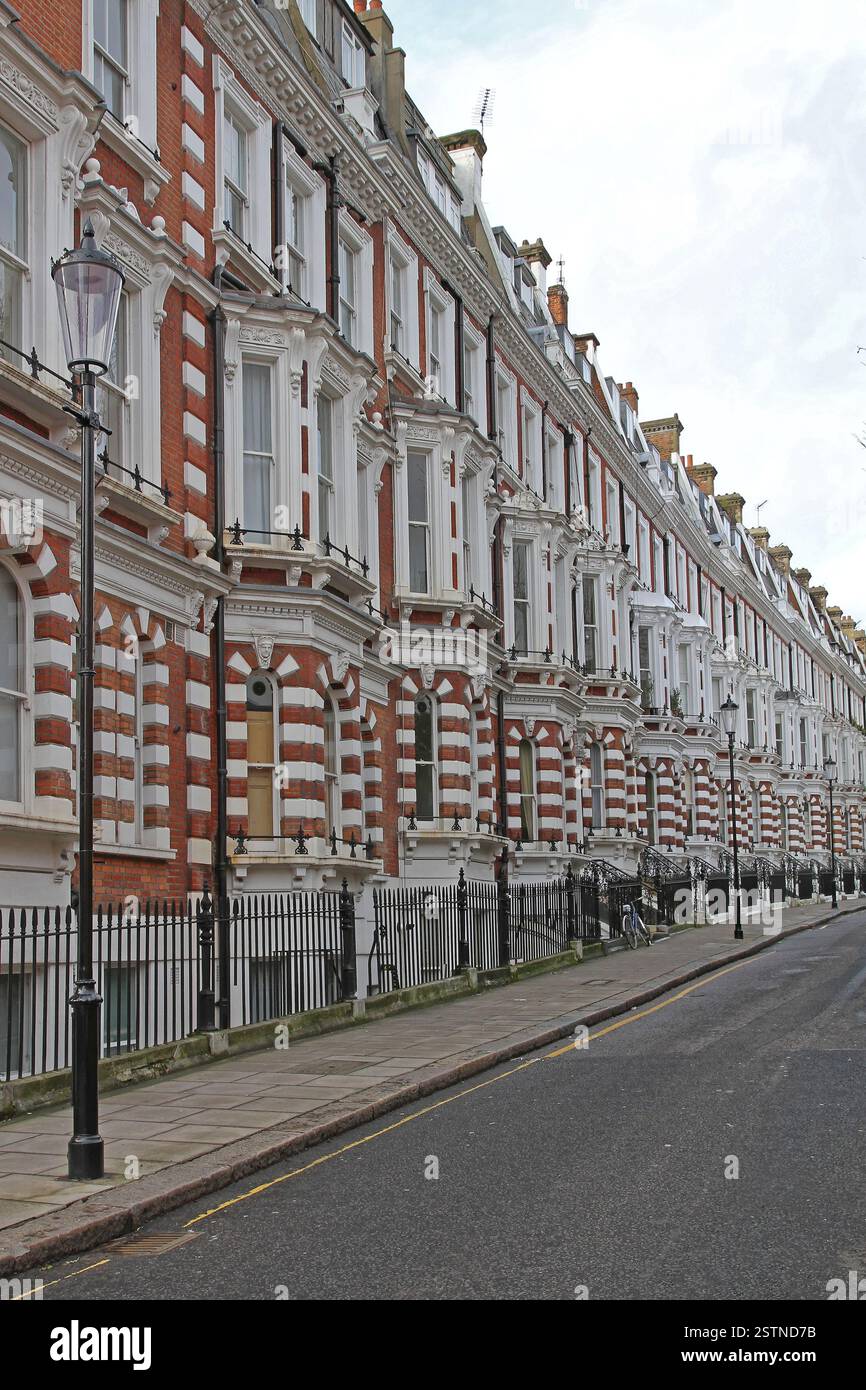 Victorian london street hi-res stock photography and images - Alamy