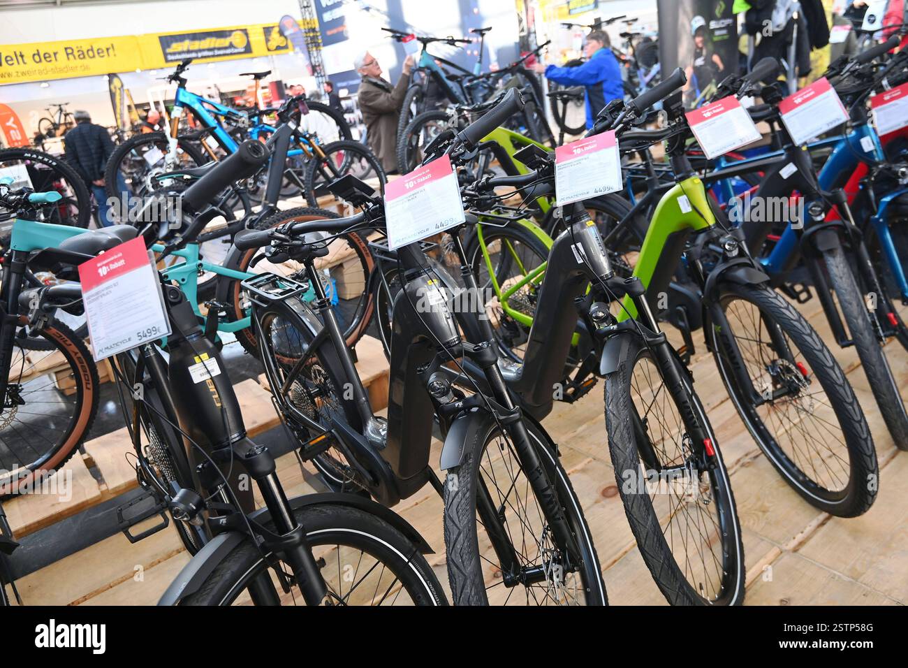 Cube e bike hi-res stock photography and images - Alamy