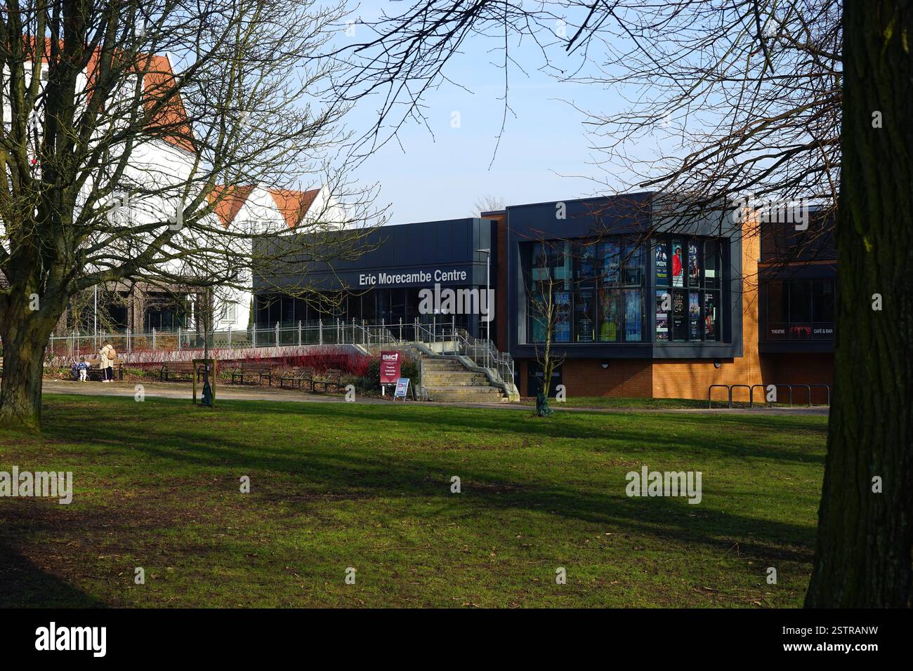 the-eric-morecambe-centre-at-harpenden-stock-photo-alamy