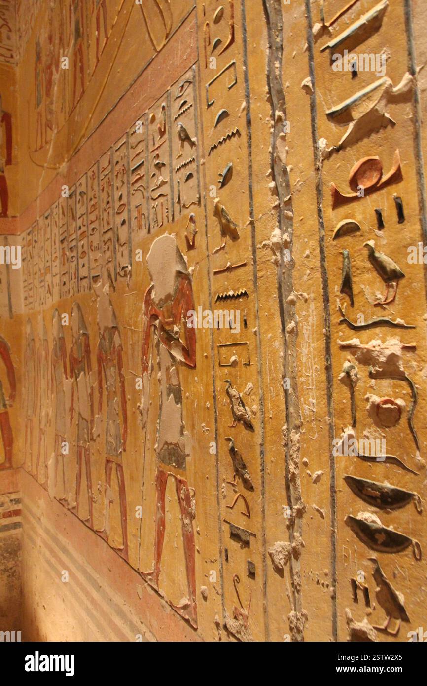 Inscriptions on ceiling tomb hi-res stock photography and images - Alamy