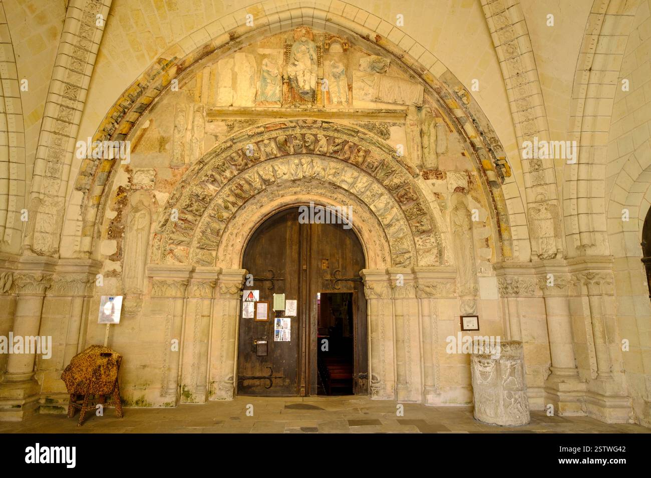 Romanesque gothic it was built between the 11th 12th centuri hi-res ...
