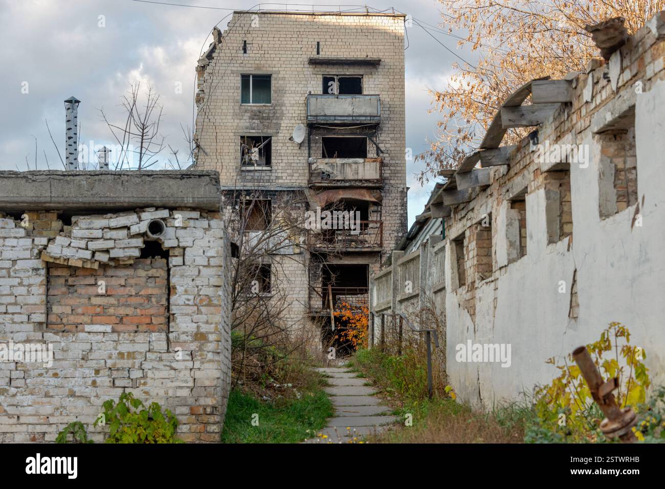 Devastated Building Photo shows an apartment building devastated by Russian attacks in ...