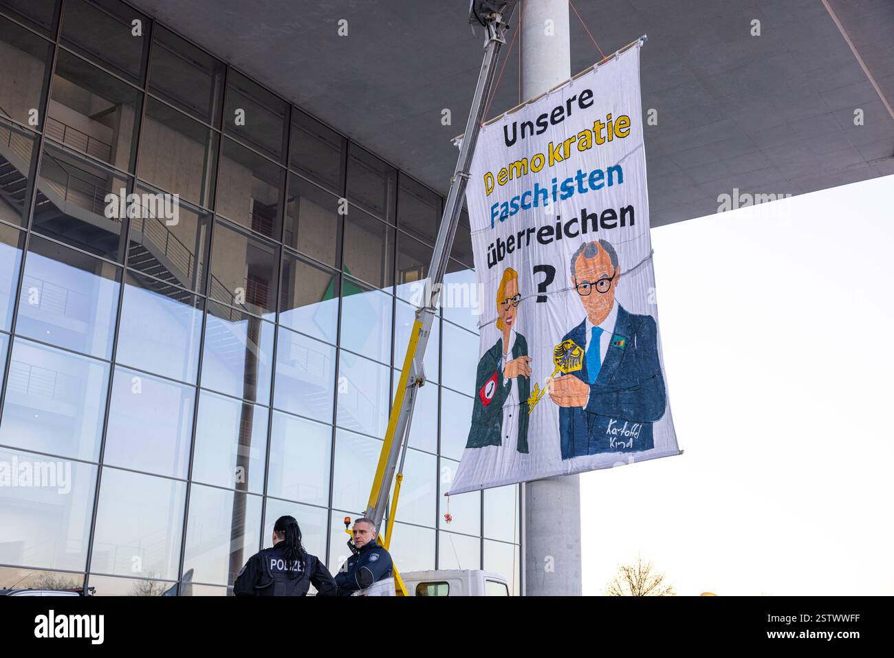 Banner Protestaktion vorm Paul Löbe Haus Deutschland, Berlin am 20.02. ...