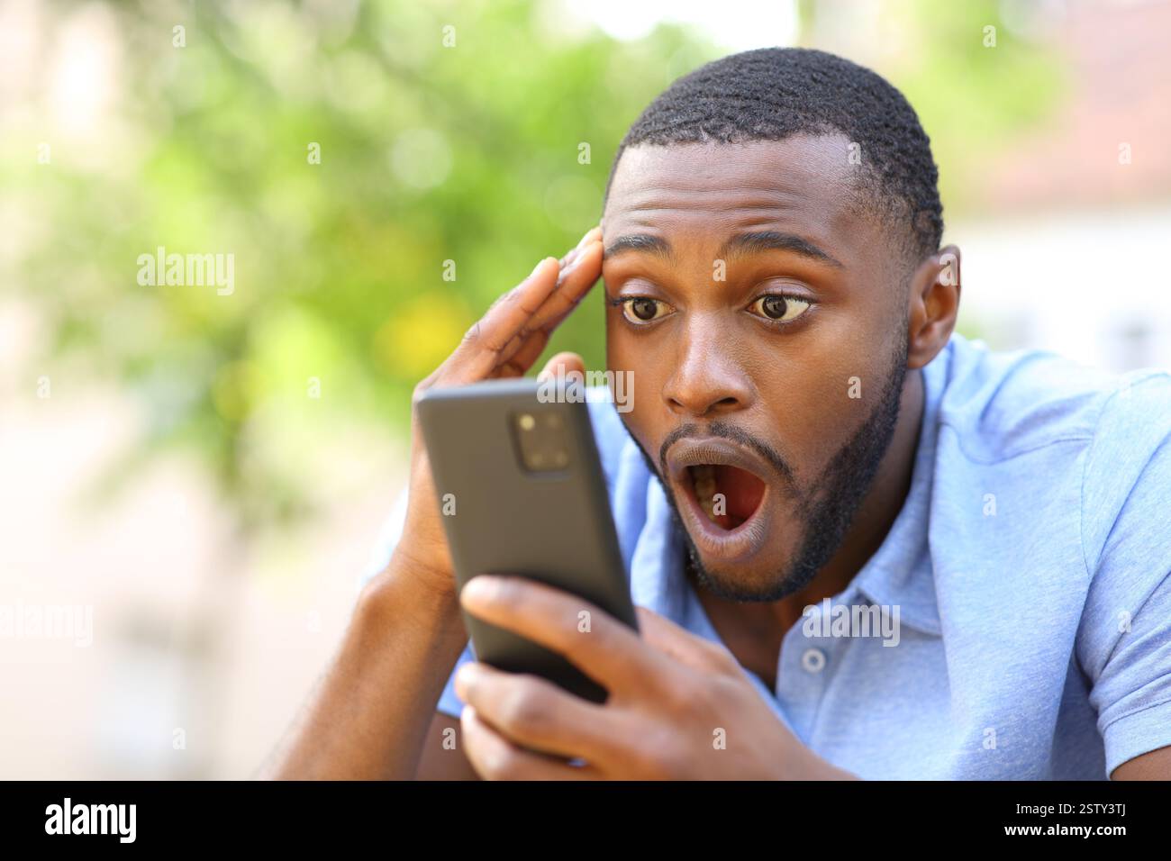 Shocked black man hi-res stock photography and images - Alamy