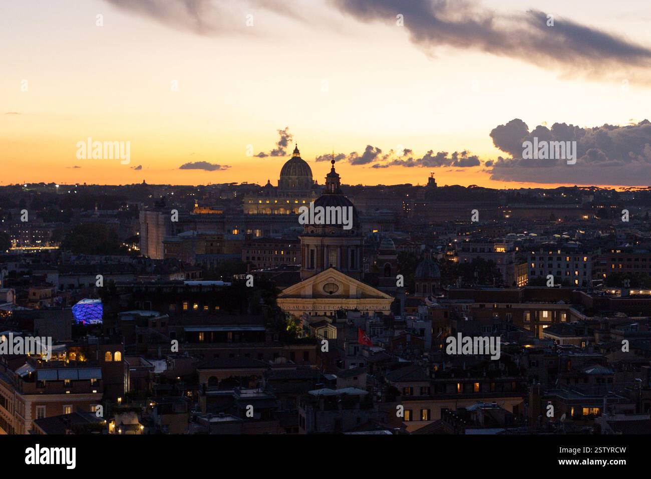 Cupola di roma italia cupola hi-res stock photography and images - Alamy