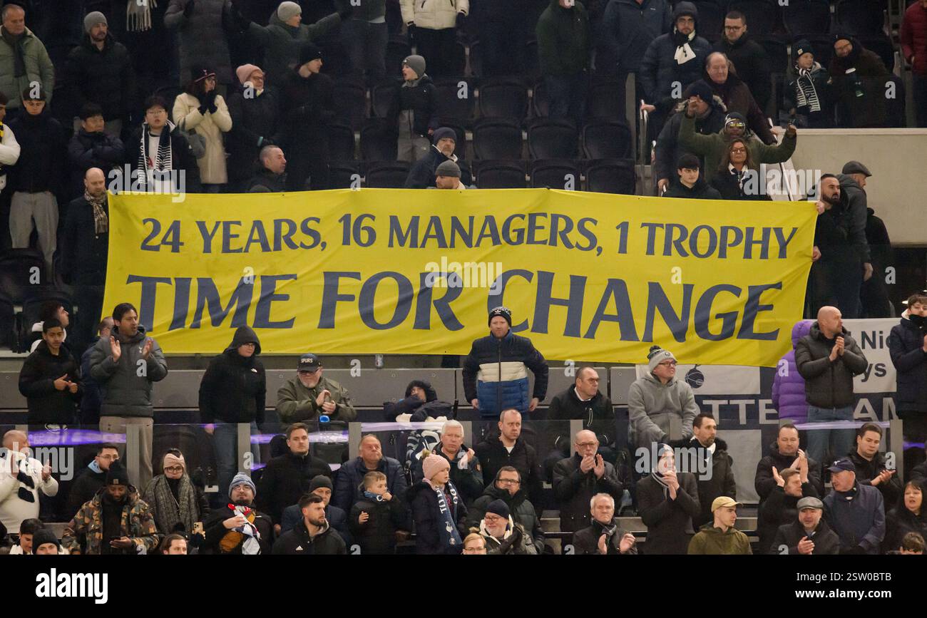 Tottenham hotspur fans protest hi-res stock photography and images - Alamy