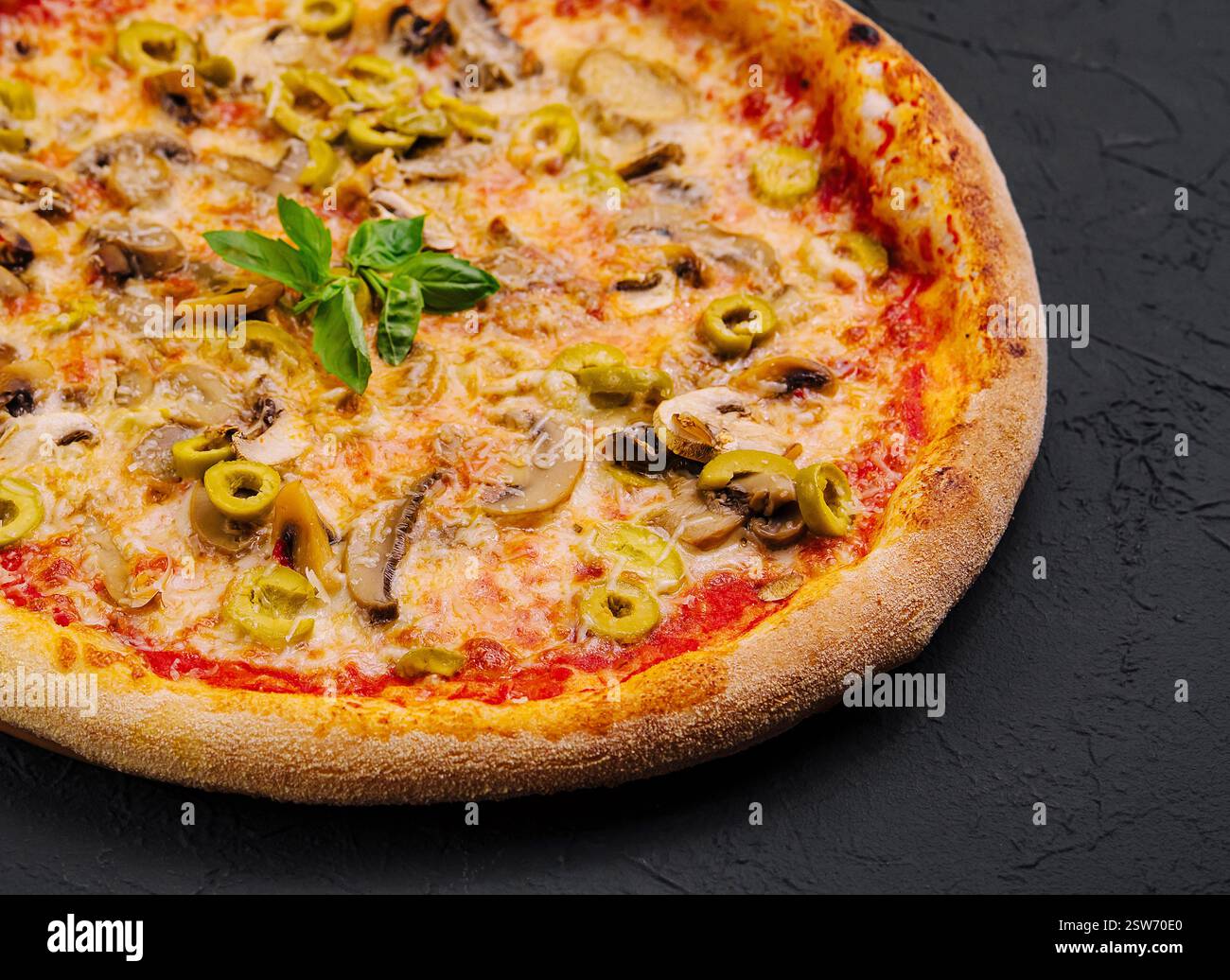 Olivenpizza hi-res stock photography and images - Alamy Olivenpizza hi-res stock photography and images - Alamy