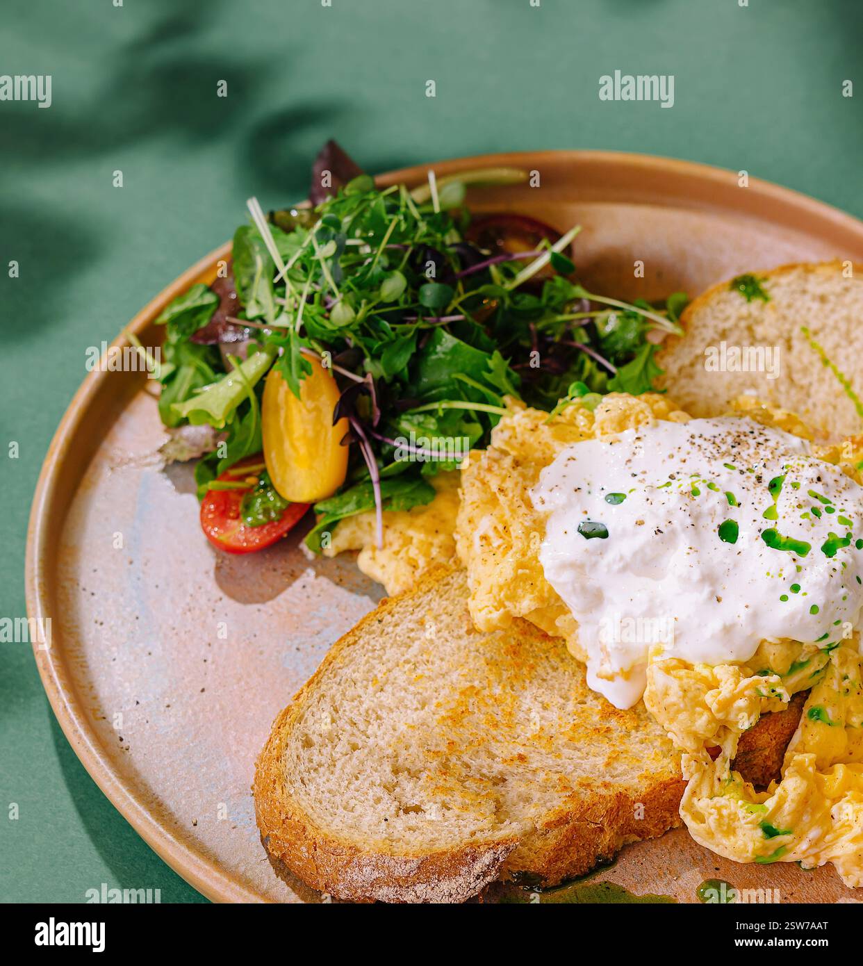 Scrambled eggs and toast on a ceramic plate Stock Photo - Alamy