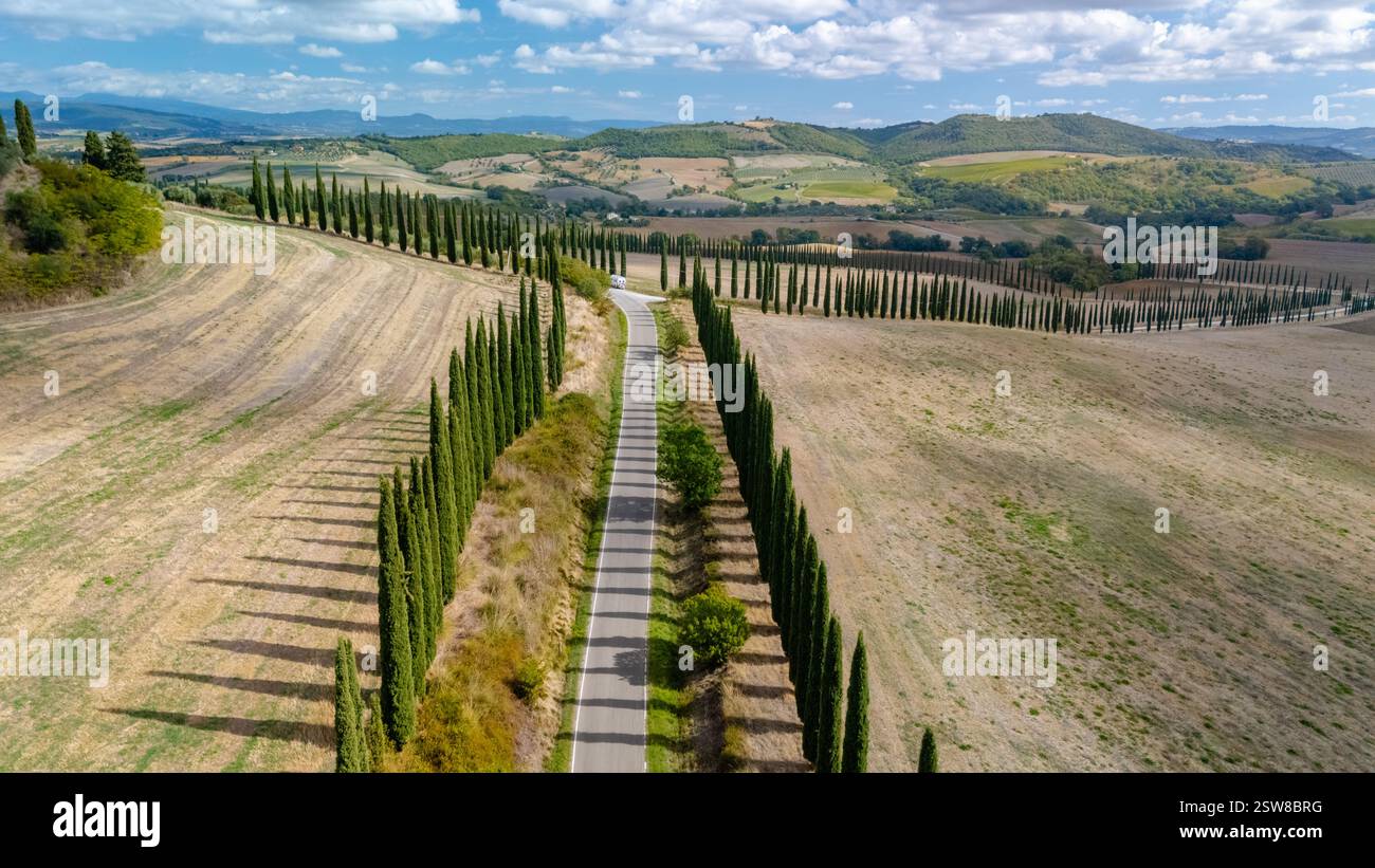 View rolling hills meandering hi-res stock photography and images - Alamy