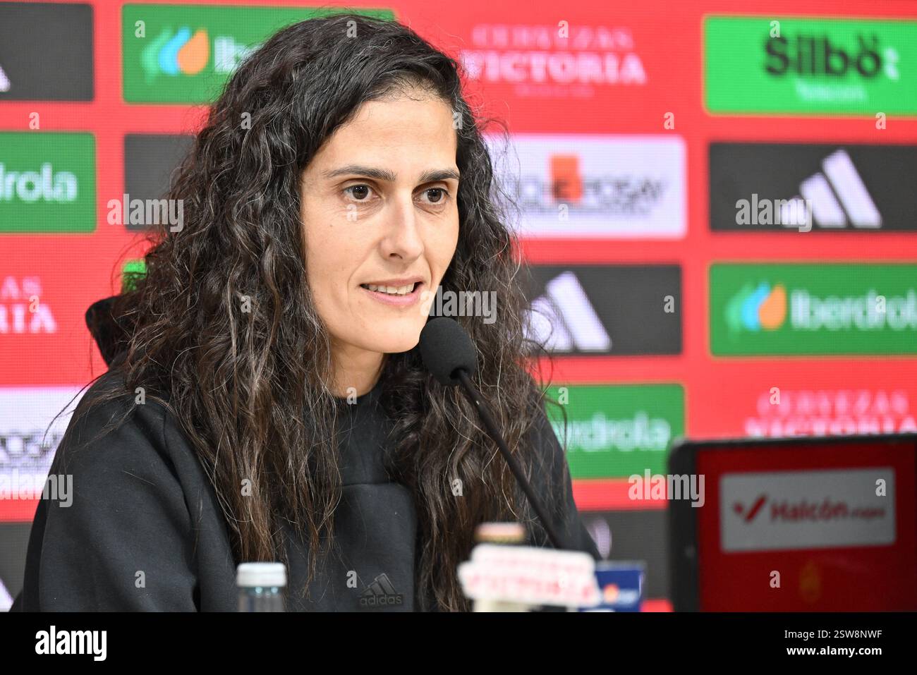 Vibrant Montse Tome: Spain Part Ways With Head Coach And Appoint Sonia Bermudez As Successor Photo Illustration Vibrant Montse Tome: Spain Part Ways With Head Coach And Appoint Sonia Bermudez As Successor Photo Illustration