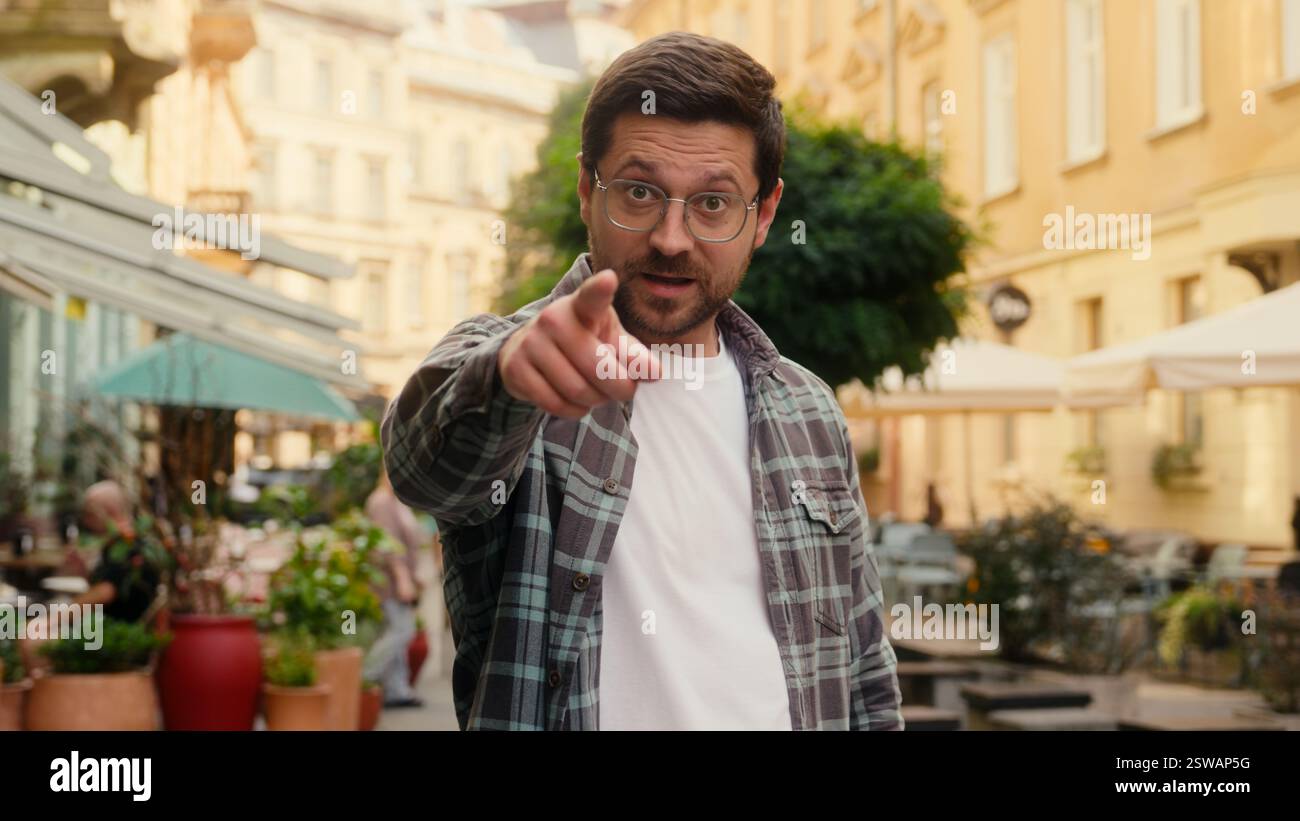 Beckon hand gesture hi-res stock photography and images - Alamy