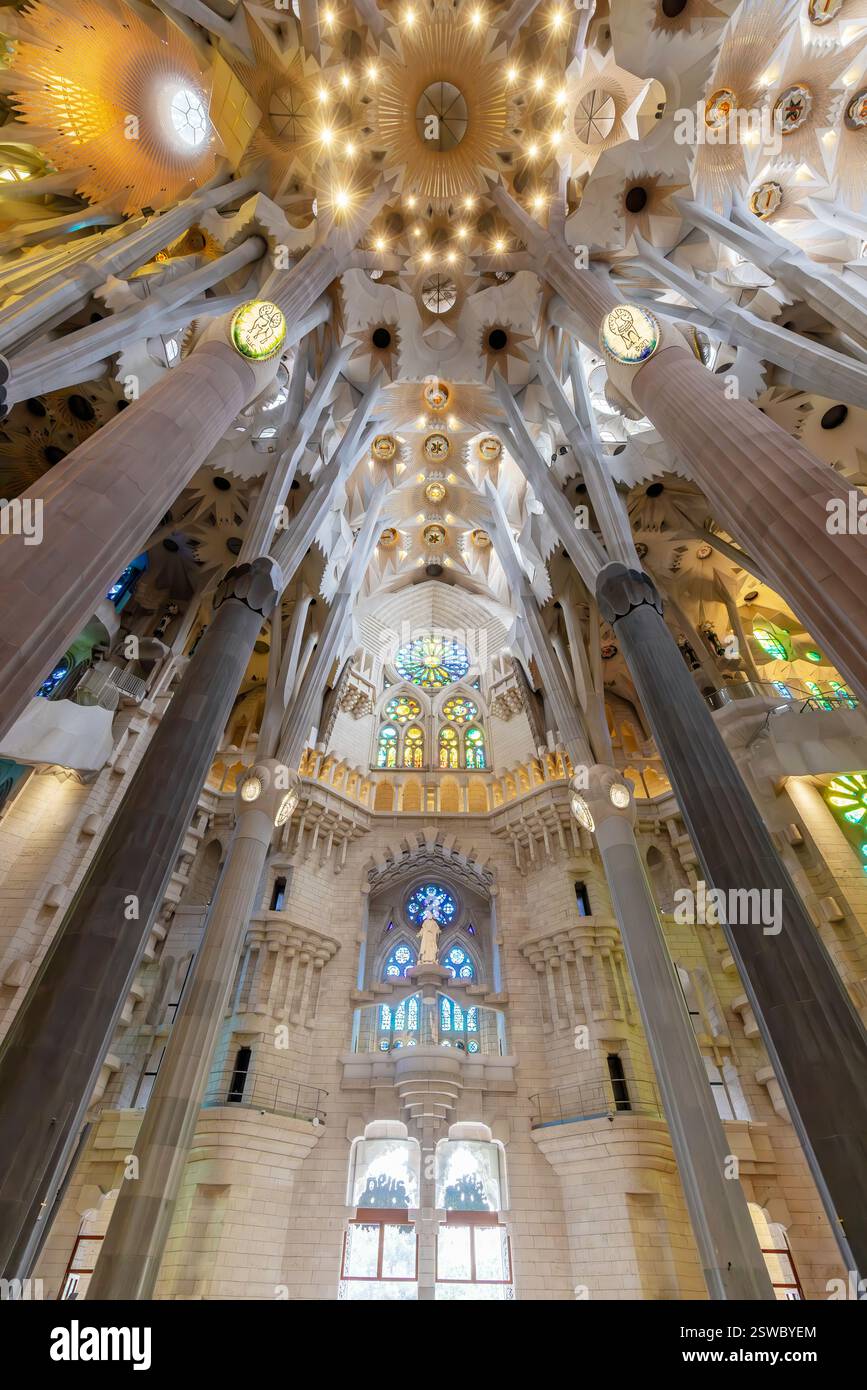 Sagrada Familia: architectural details of the interior Stock Photo - Alamy