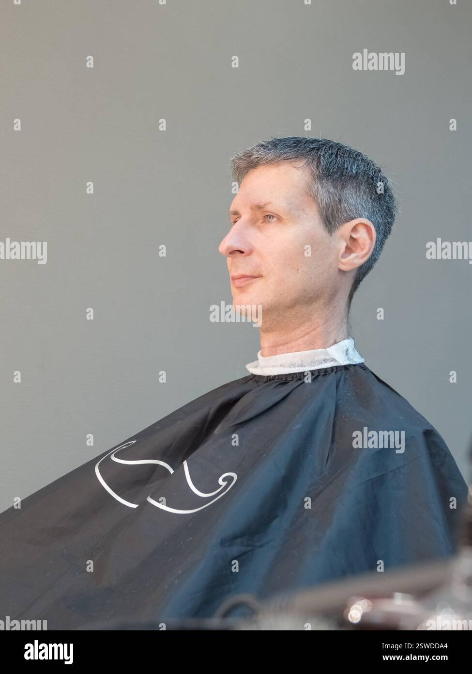Male hair cut in a beauty salon. Man in barber chair Stock Photo - Alamy