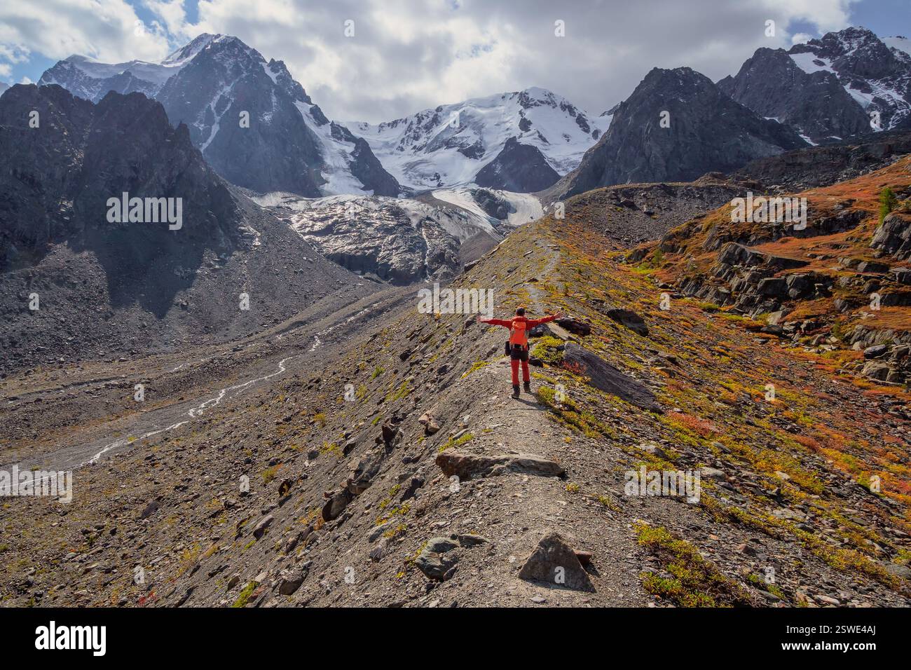 Big red backpack traveler hi-res stock photography and images - Alamy