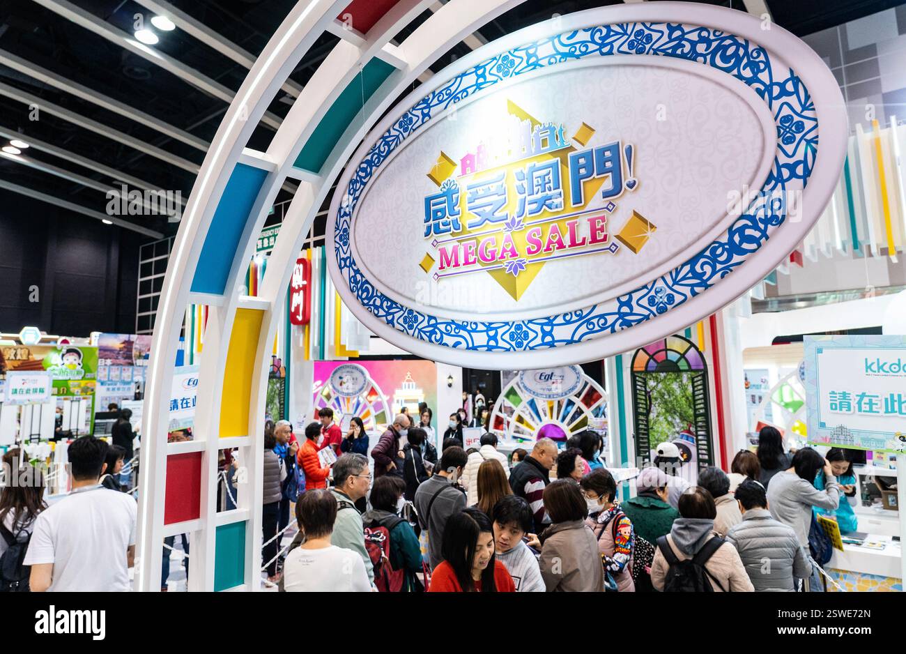Hong Kong,China.20th February 2025. People visit the booth of the Macao Government Tourism Office during the Hong Kong Holiday And Travel Expo 2025 at Hong Kong Convention and Exhibition Centre on February 20, 2025 in Hong Kong, China. Hong Kong Holiday and Travel Expo 2025 will be held from February 20 to February 23. Credit: Hou Yu/China News Service/Alamy Live News Stock Photo