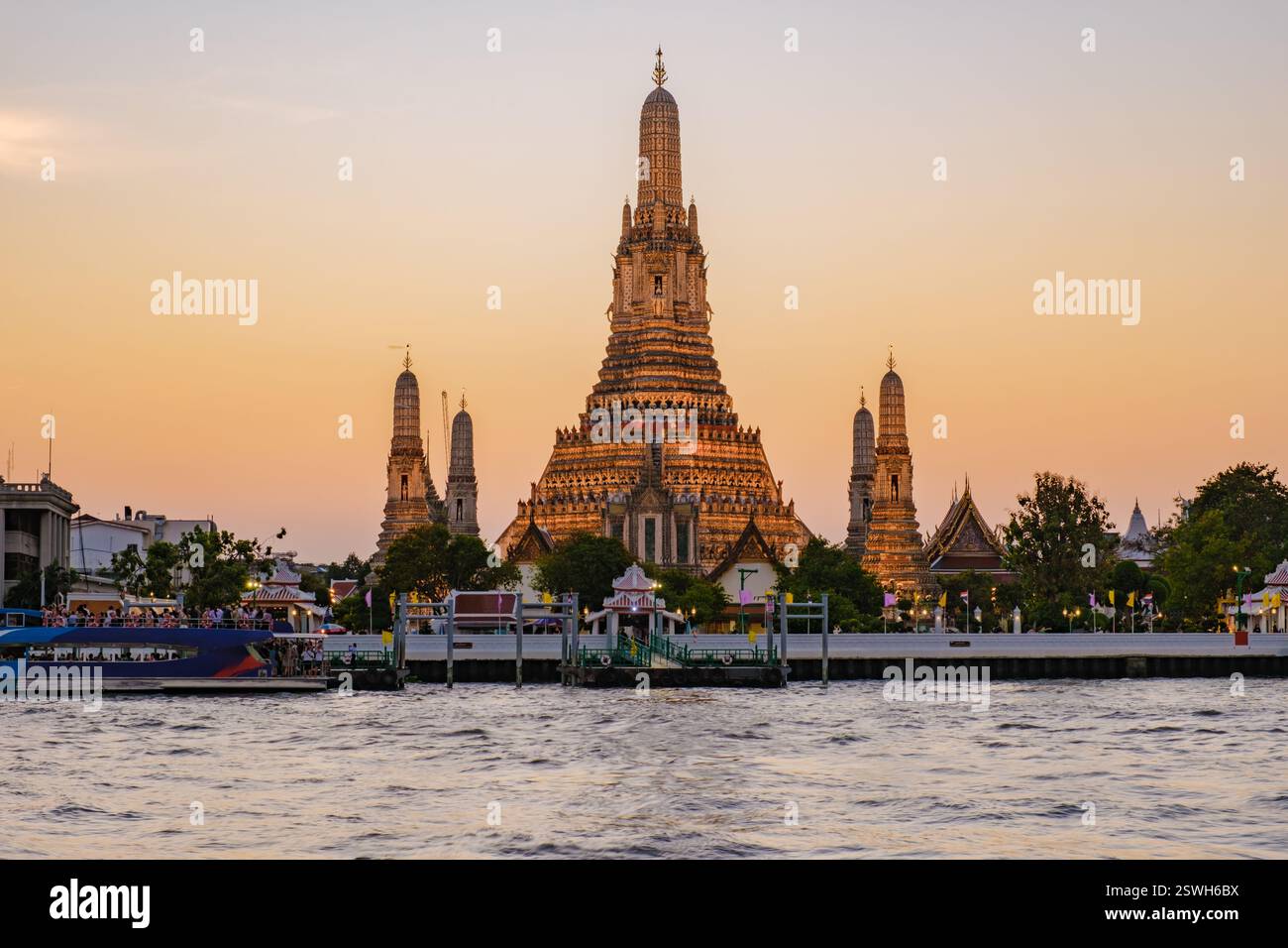 Majestic sunset over Wat Arun in Bangkok Thailand illuminating the Chao ...