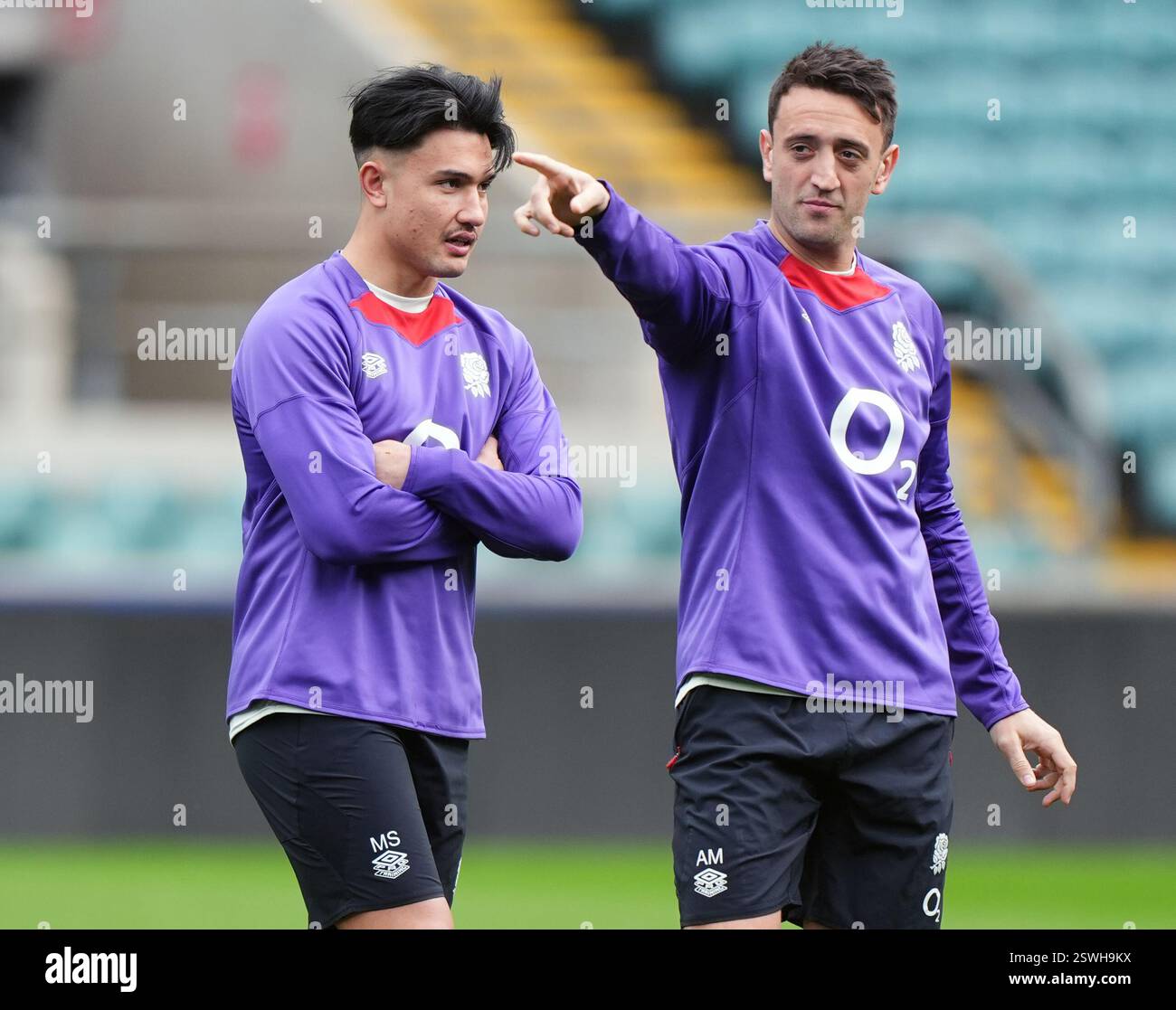 England's Marcus Smith and Alex Mitchell (right) during a training ...