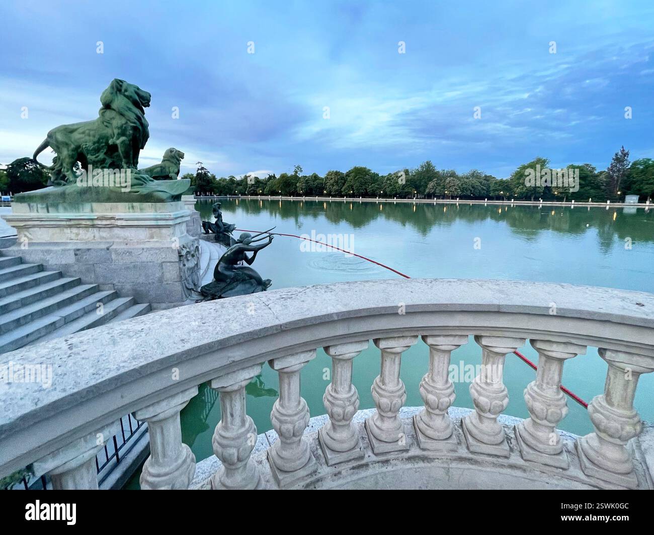 Sculptures and pond. El Retiro park, Madrid, Spain Stock Photo - Alamy