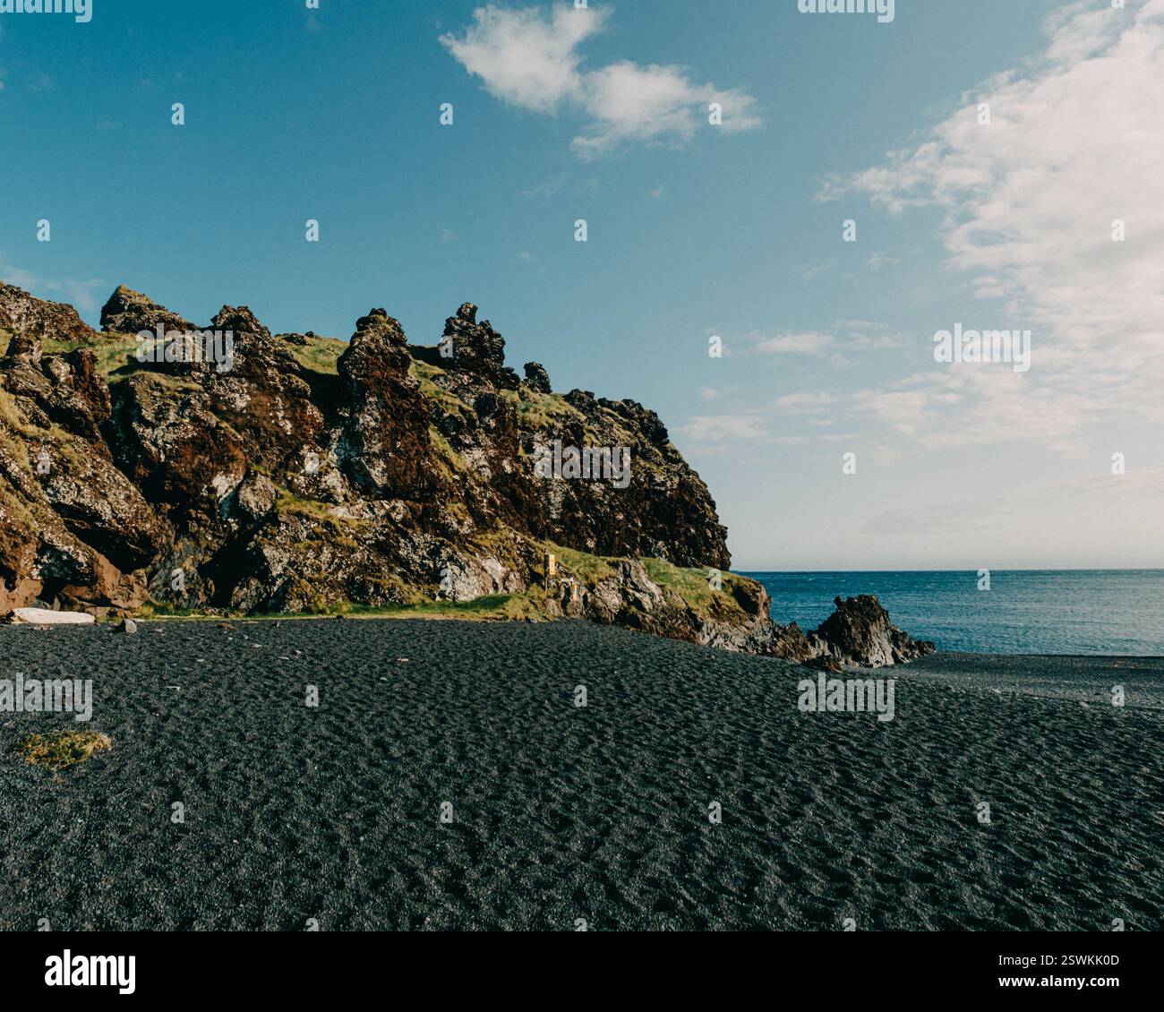Dj pal nssandur Black Sand Pebble Beach Hi res Stock Photography And dj-pal-nssandur-black-sand-pebble-beach-hi-res-stock-photography-and