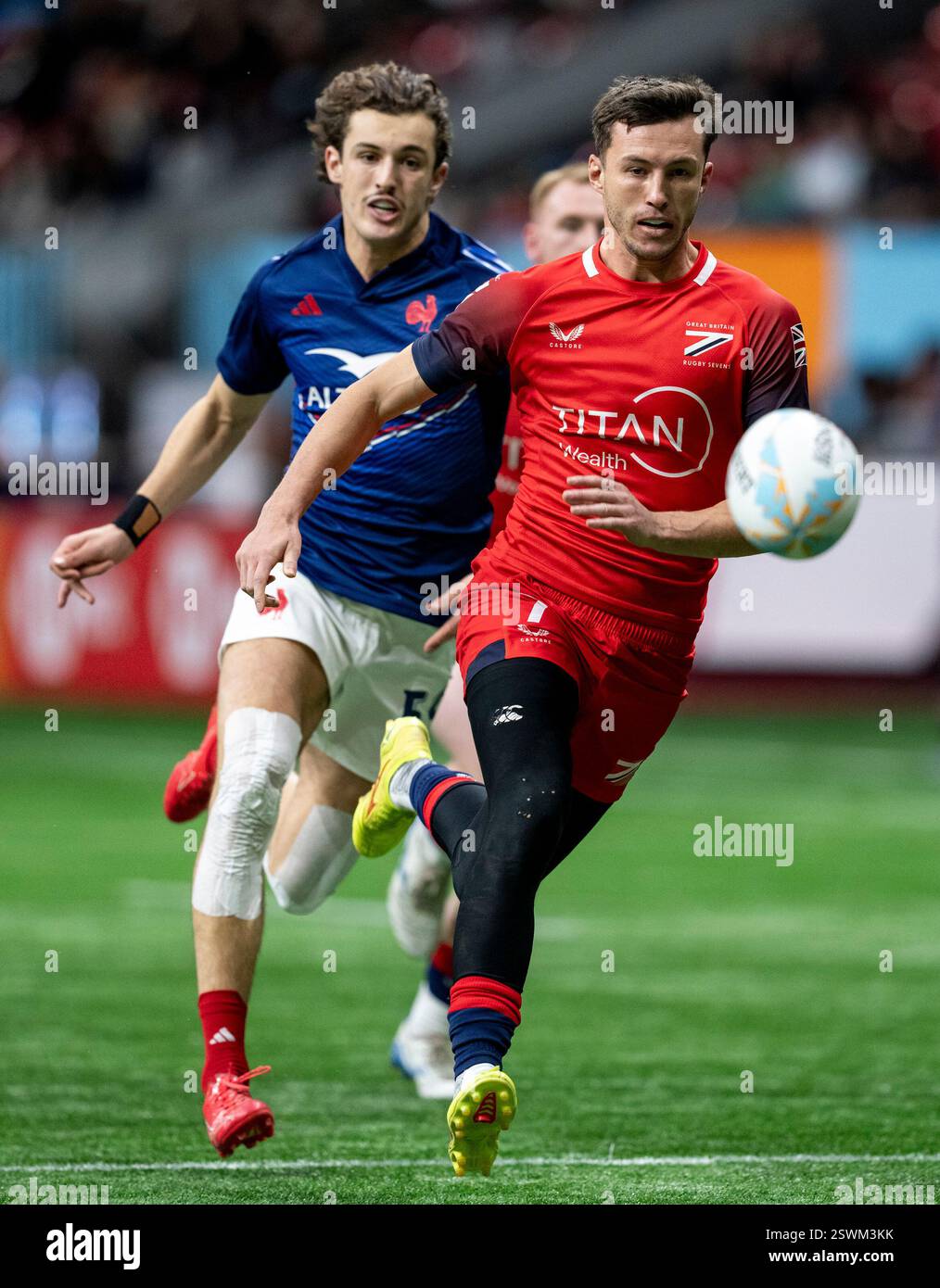 France's Gregoire Arfeuil, left, and Britain's Morgan Williams, right ...