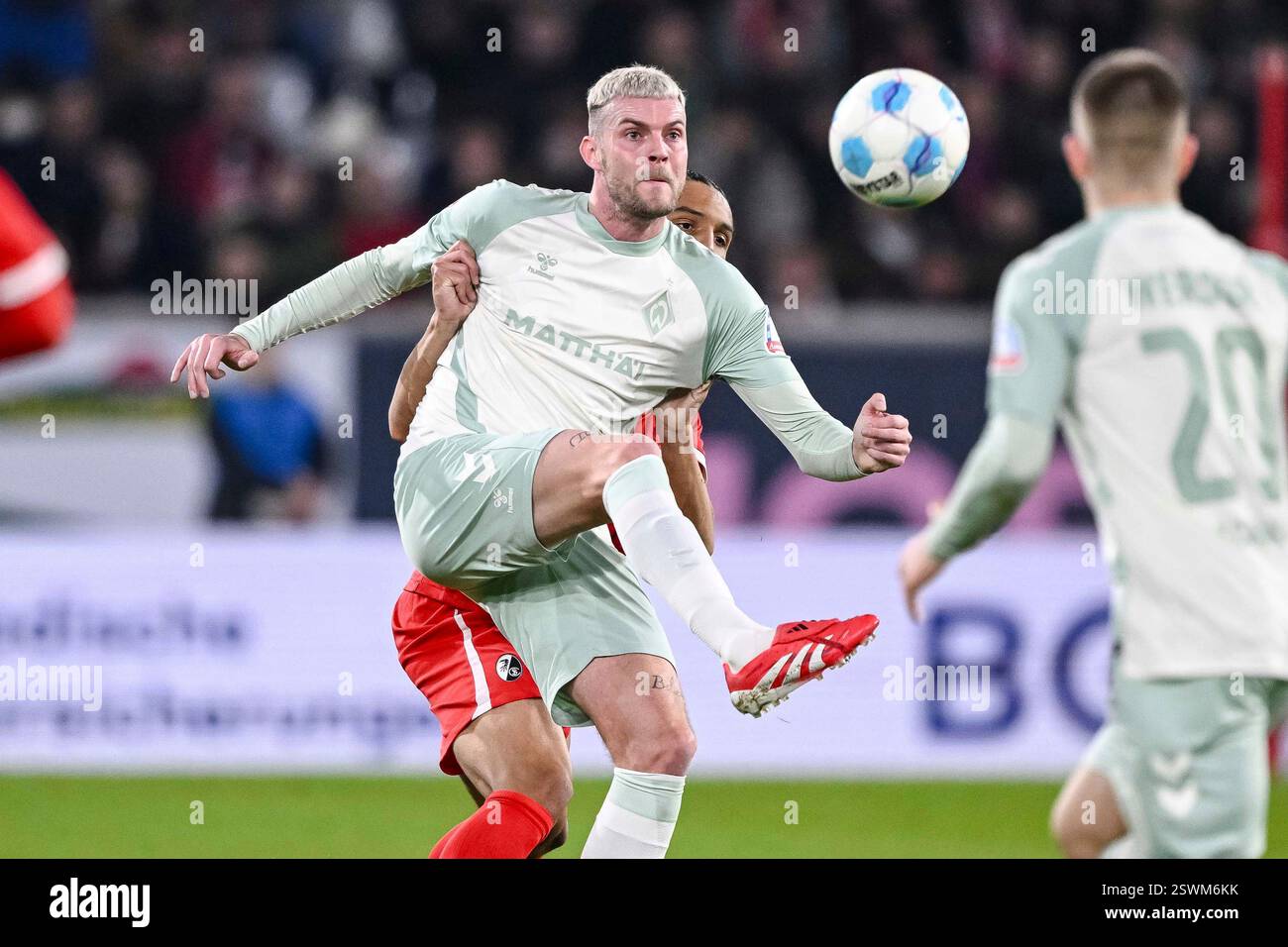 Freiburg's Kiliann Sildillia, rear, and Bremen's Marvin Ducksch in ...