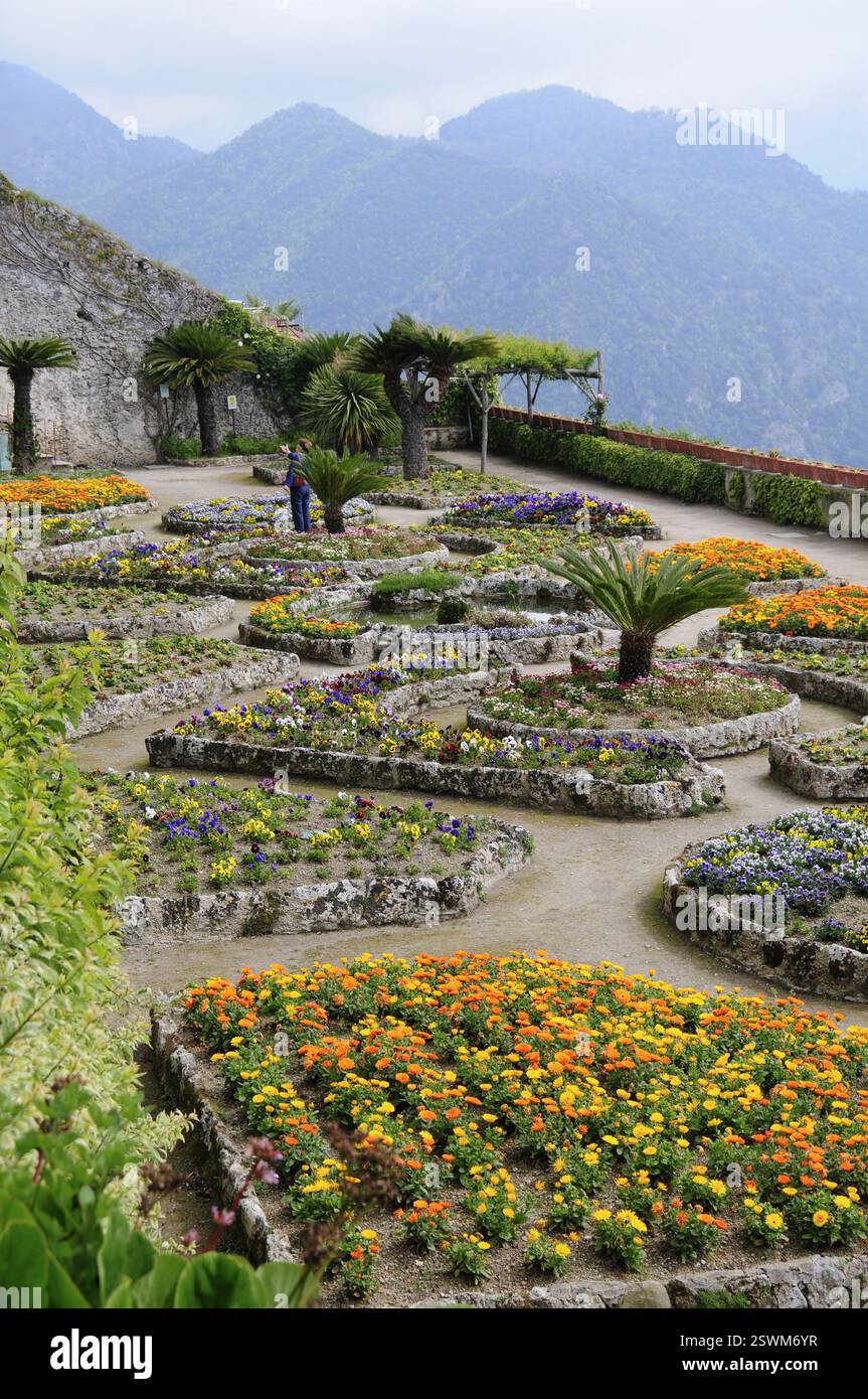 Formal display garden hi-res stock photography and images - Alamy