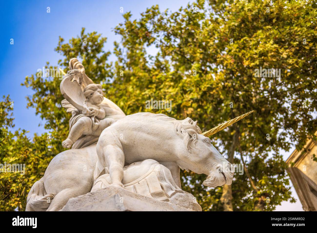 Statue Licorne Argentée Résine - Sculpture Mythologie Style Antique - Décoration Adulte