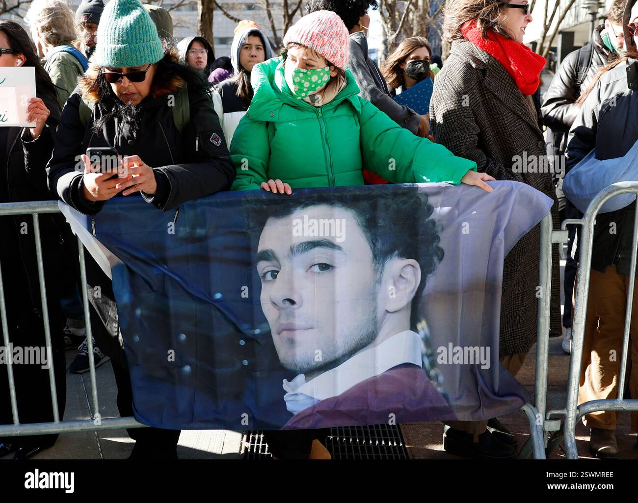 New York, United States. 21st Feb, 2025. Supporters of Luigi Mangione(02)