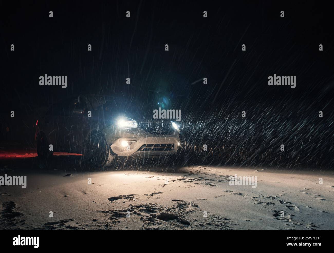 Car headlights night hi-res stock photography and images - Alamy