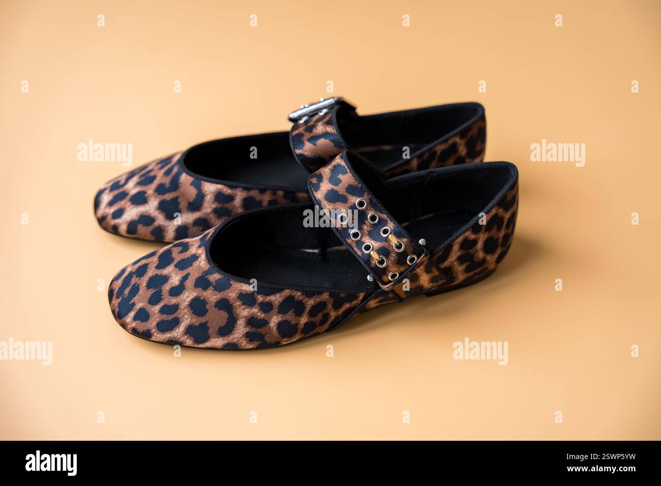 LEOPARD BUCKLE FLATS