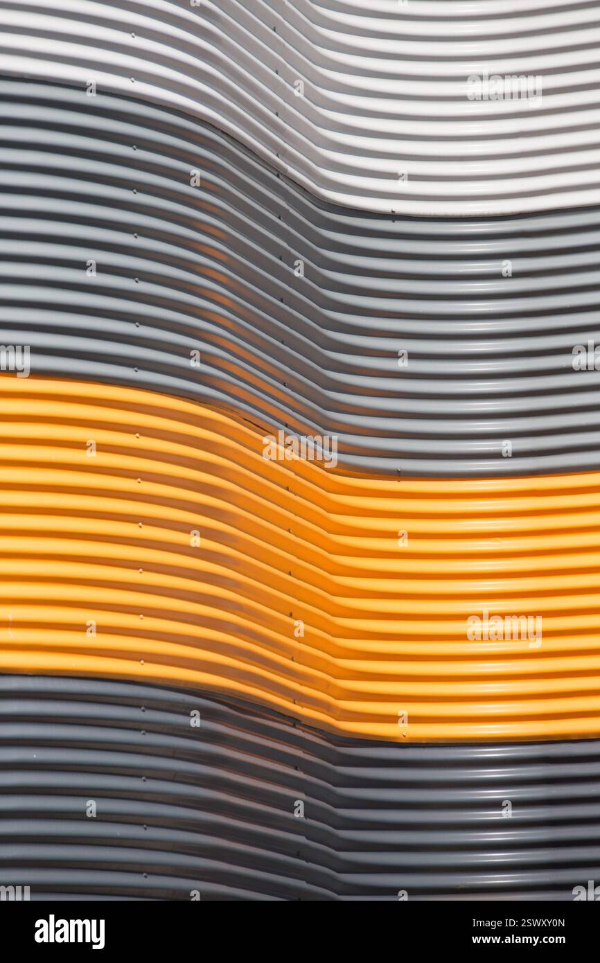Metal panels hi-res stock photography and images - Alamy