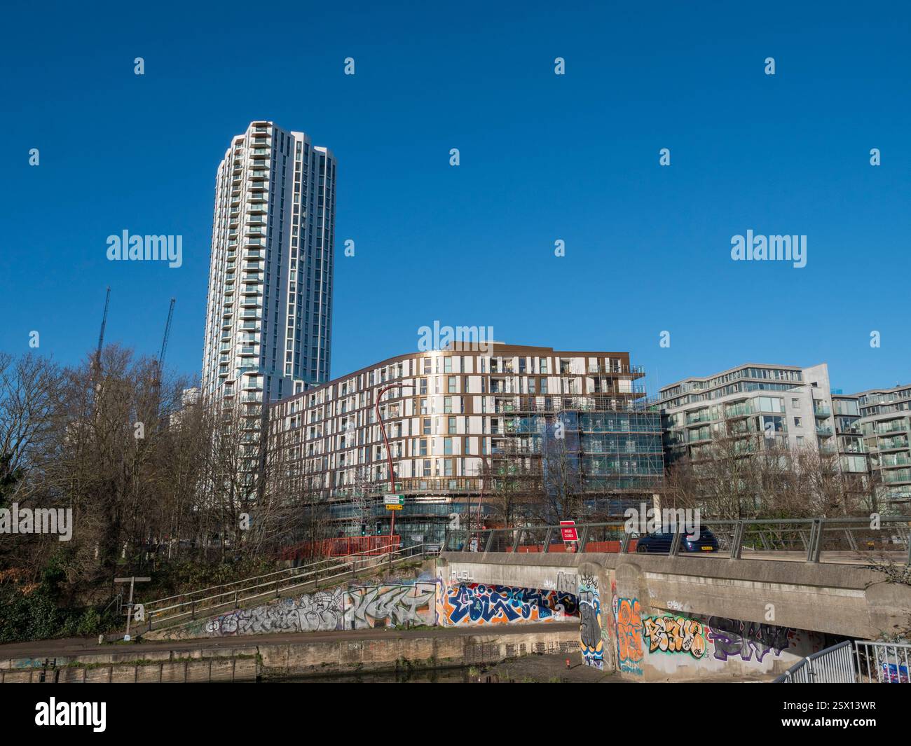 Aerial view of Hale Works Apartments, Tottenham Lock looking approx. north. Tottenham Lock (No17) is a paired lock on the River Lee Navigation. Stock Photo