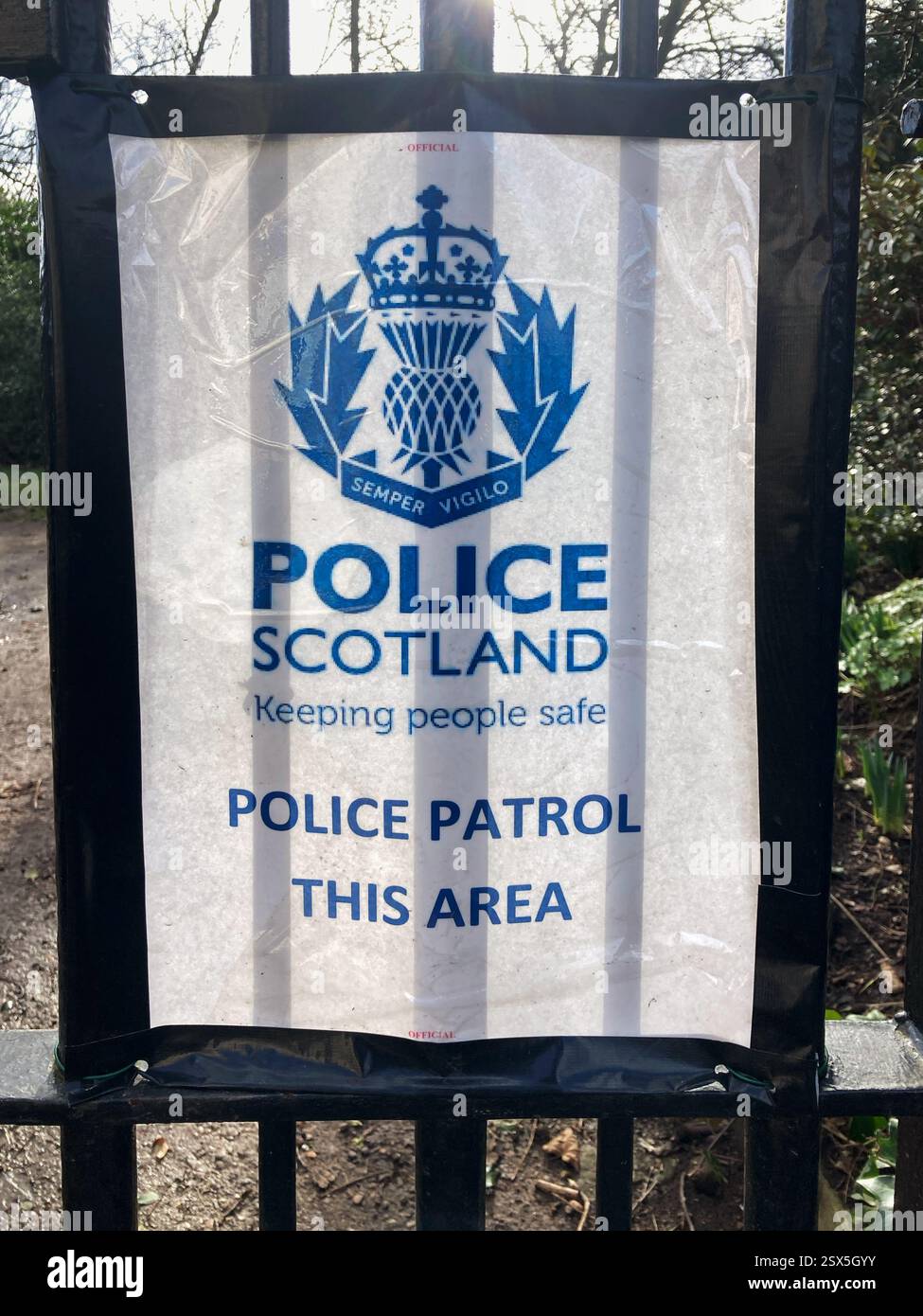Police Scotland Notice, Police Patrol this area sign on railings Stock Photo