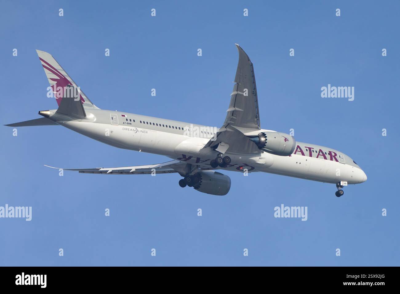 A Qatar Airways Boeing 787-8 Dreamliner before landing at Hamad