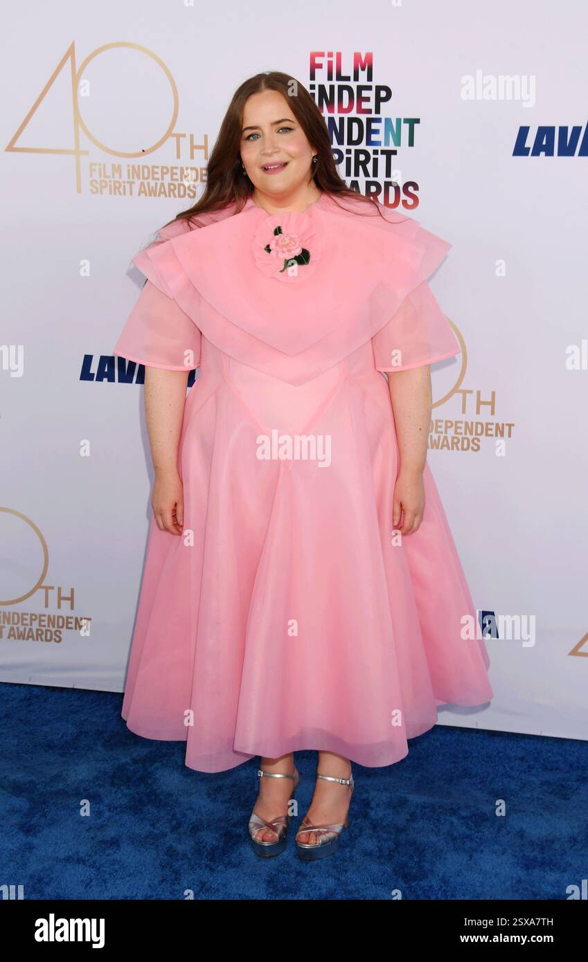 SANTA MONICA CALIFORNIA FEBRUARY 22 Aidy Bryant Attends The 2025 