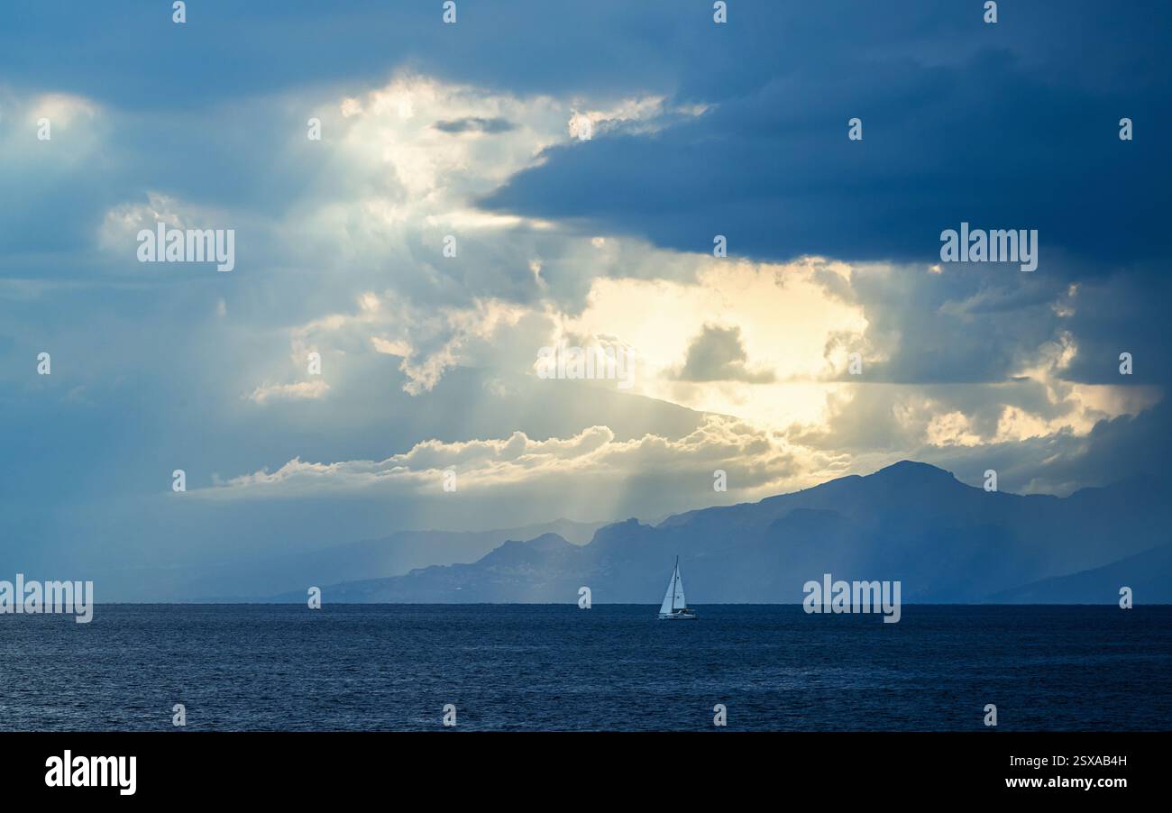 Beautiful sky clouds sun rays hi-res stock photography and images - Alamy
