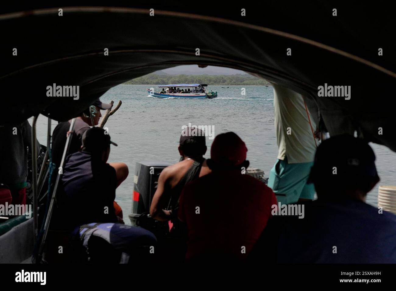 Venezuelan migrants depart Panama's Caribbean coastal island of Sugdub