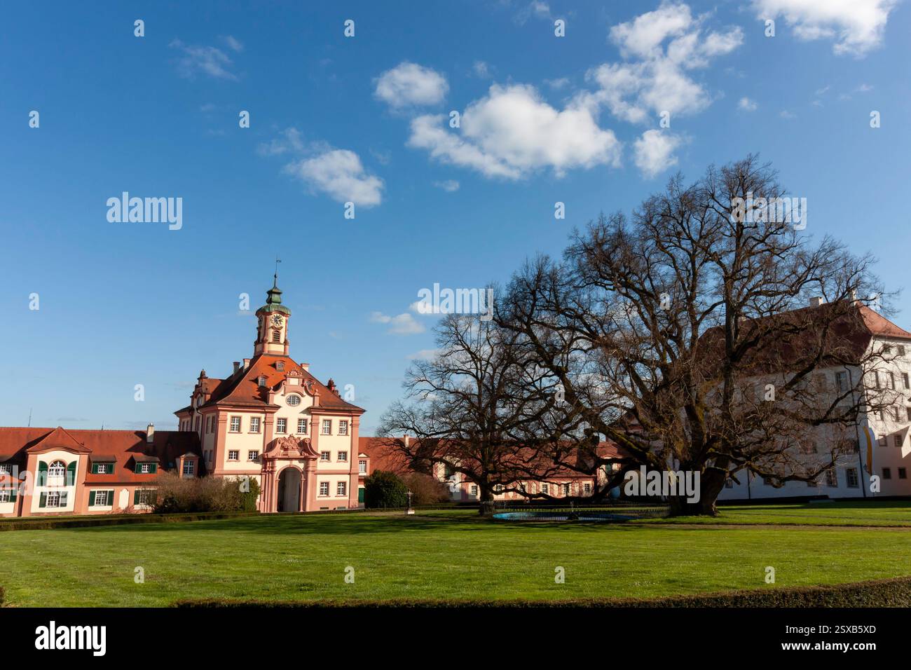 the-image-captures-the-grandeur-and-historical-significance-of