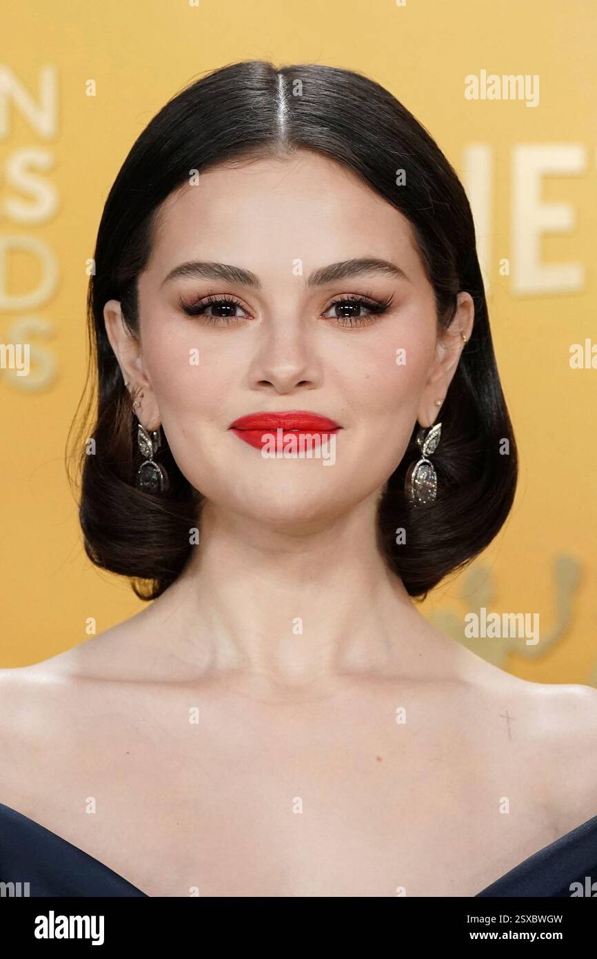 Selena Gomez arrives at the 31st annual Screen Actors Guild Awards on ...