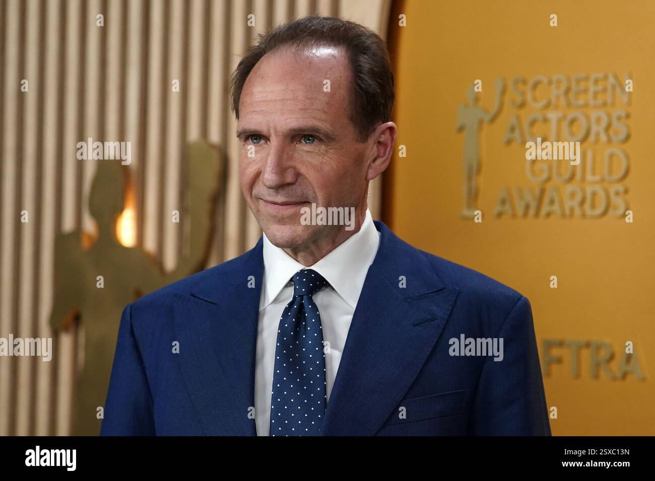 Ralph Fiennes arrives at the 31st annual Screen Actors Guild Awards on ...