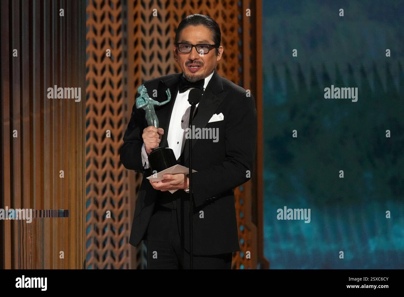 Hiroyuki Sanada accepts the award for outstanding performance by a male